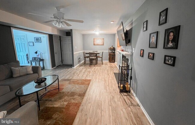 Foto del edificio - 81 W Bluebell Ln