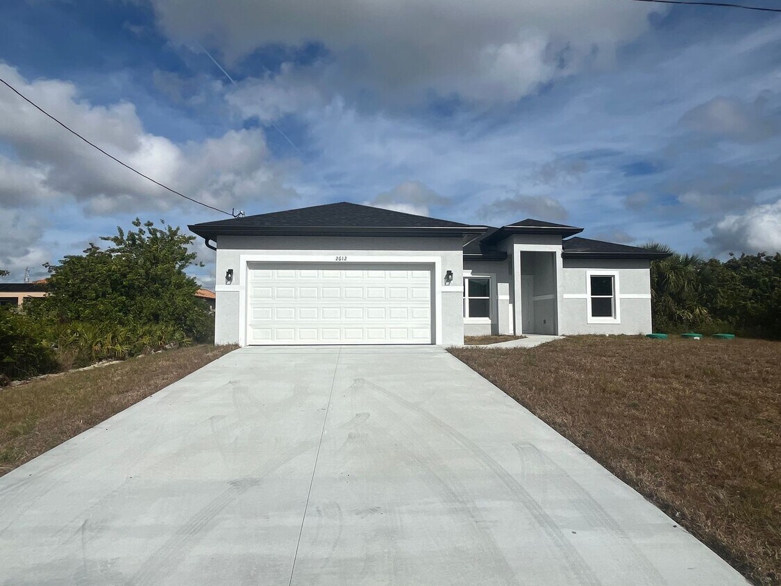 Brand new 4 bedroom 2 bath-2 car garage-SW LEHIGH ACRES - Brand new 4 bedroom 2 bath-2 car garage-SW LEHIGH ACRES