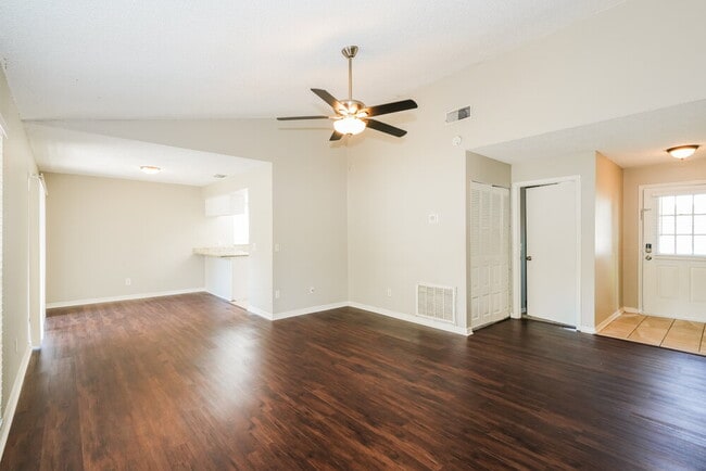 Building Photo - 1670 Palm Leaf Dr