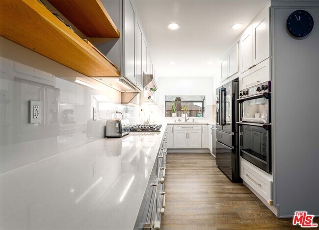 Foto del edificio - 5848 Canterbury Dr