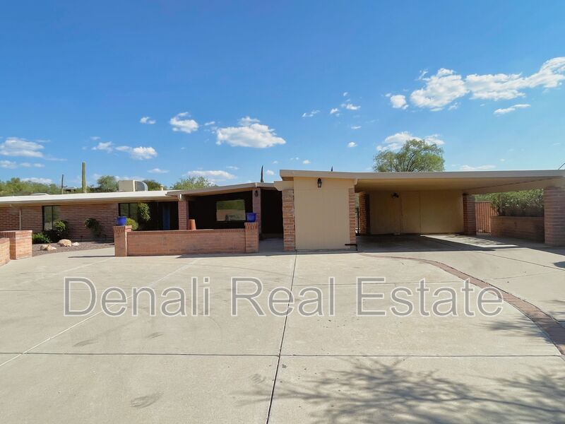 Primary Photo - 1550 E Chula Vista Rd