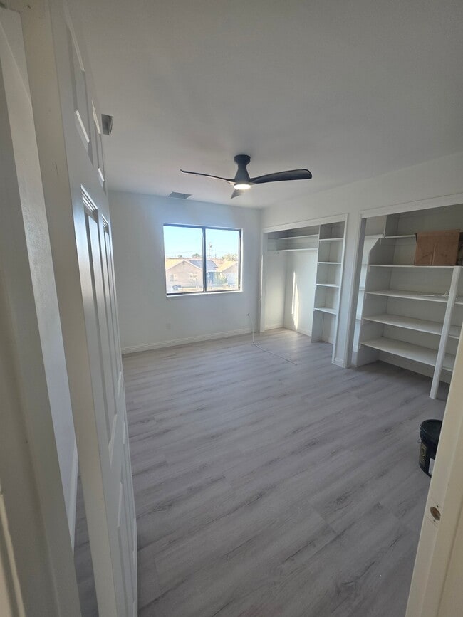 Foto del edificio - 9848 Karen Ave