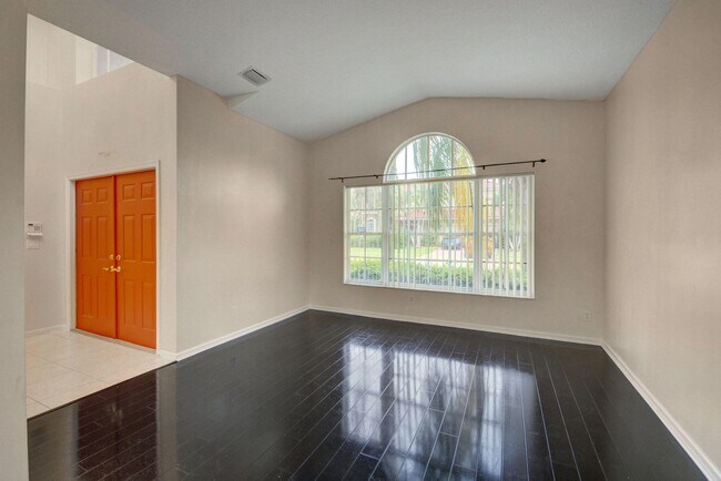 Foto del edificio - 1282 Pebble Ridge Ln