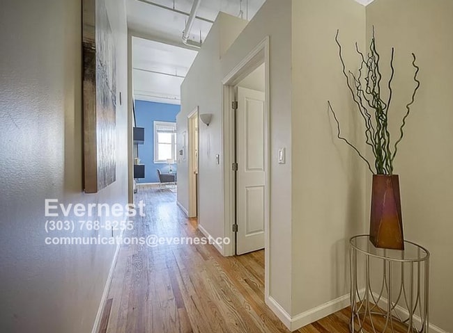 Building Photo - Charming 2-Bedroom, 1-Bathroom Home with M...