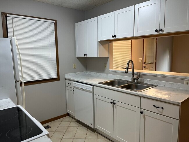 Building Photo - 7608 Vinewood Ct