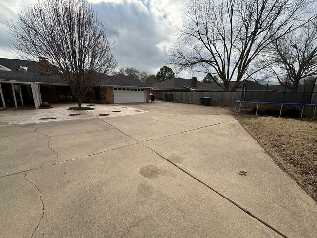 Building Photo - Detached 1100 Workshop and Bonus Room that...