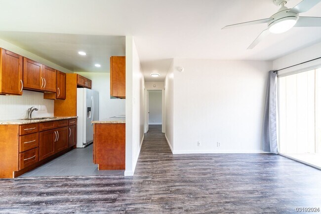 Building Photo - Beautifully Renovated Ground Floor 2BR/1BA...