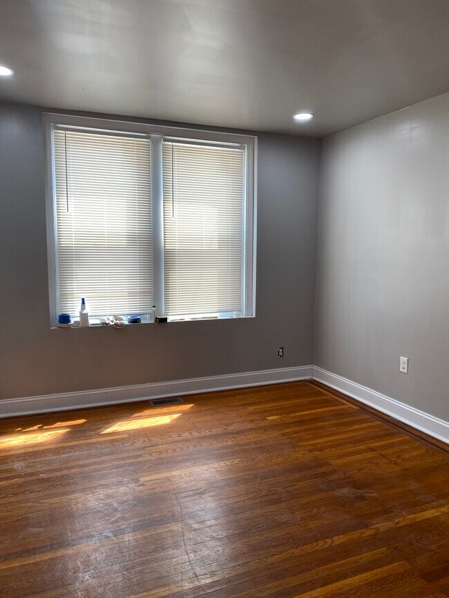 Living room - 1610 S 24th St