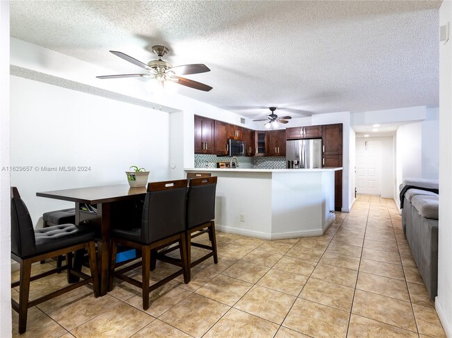 Building Photo - 7640 Westwood Dr