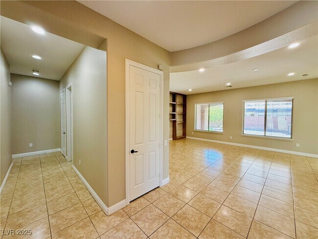 Foto del edificio - 7404 Eggshell Dr