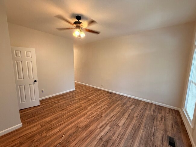Building Photo - 4924 Chalgrove Ave