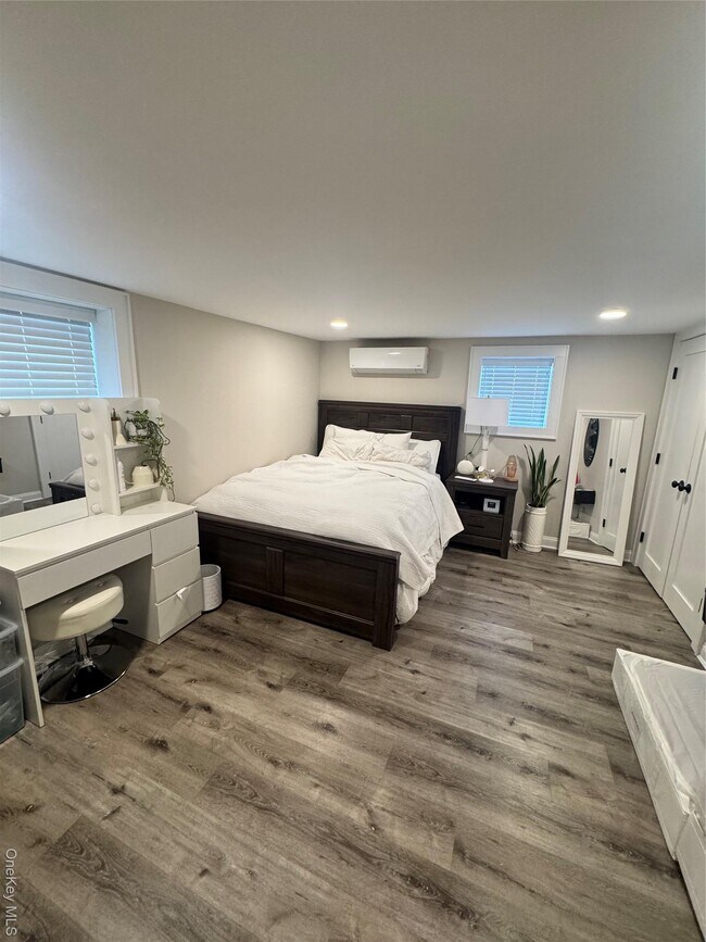 Foto del edificio - 570 Monroe Blvd