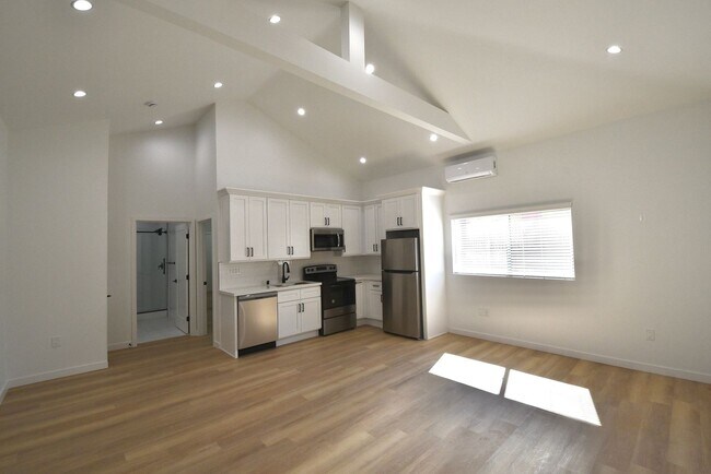 Foto del edificio - 4751 Kraft Ave