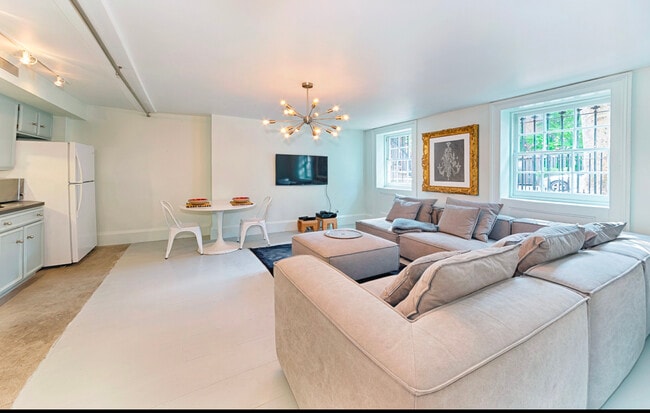 Building Photo - 33 Willow Pl