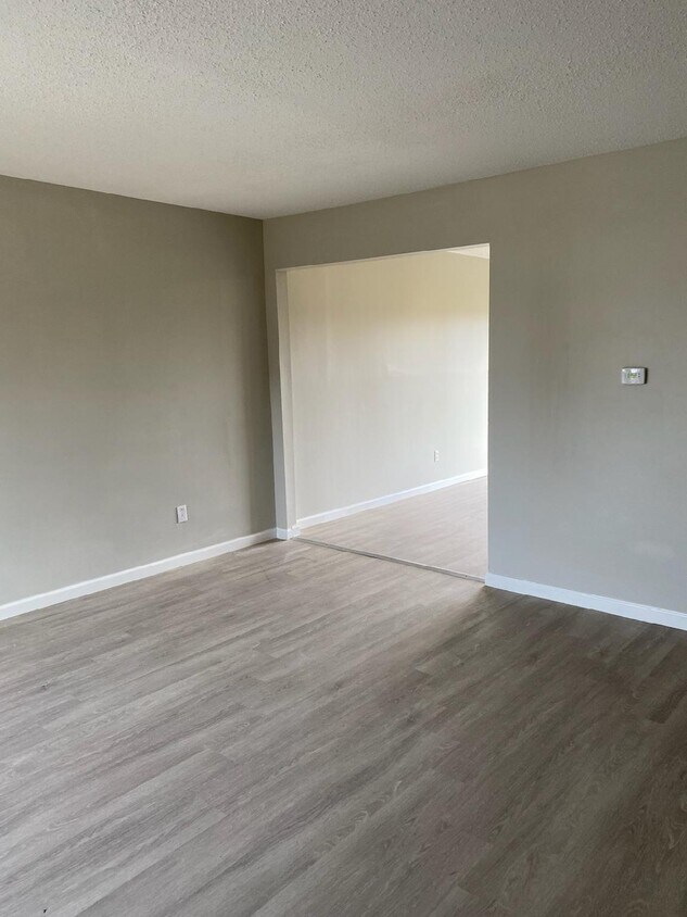 Living Room - 5417 N Linwood Ave