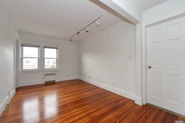 Building Photo - 28 Hartwell Pl