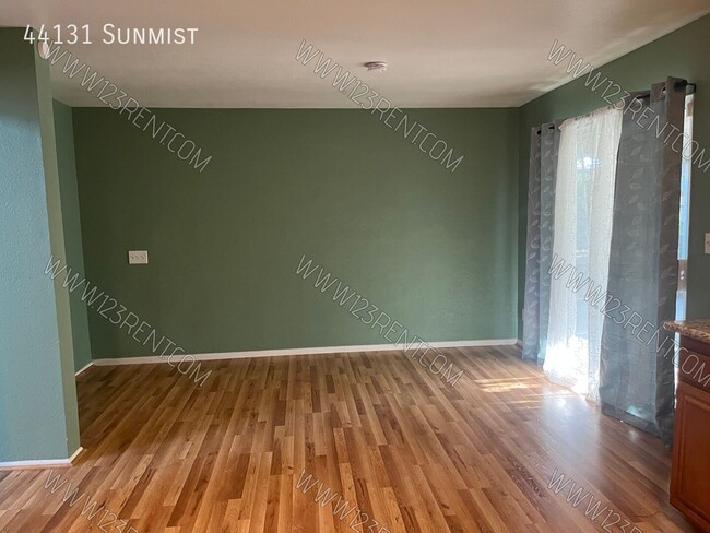 Building Photo - 44131 Sunmist-