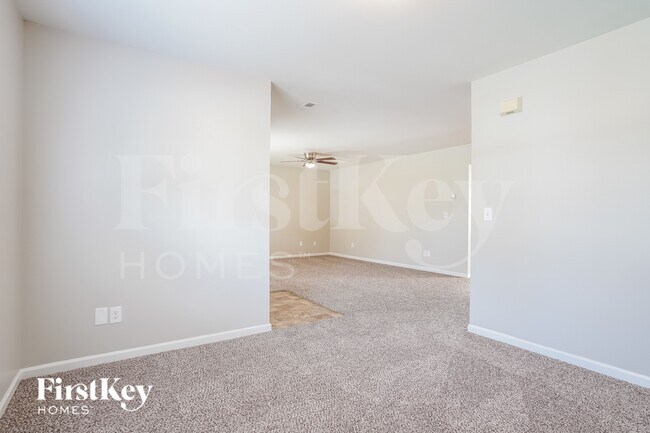 Foto del edificio - 2303 Sidney Porter Dr