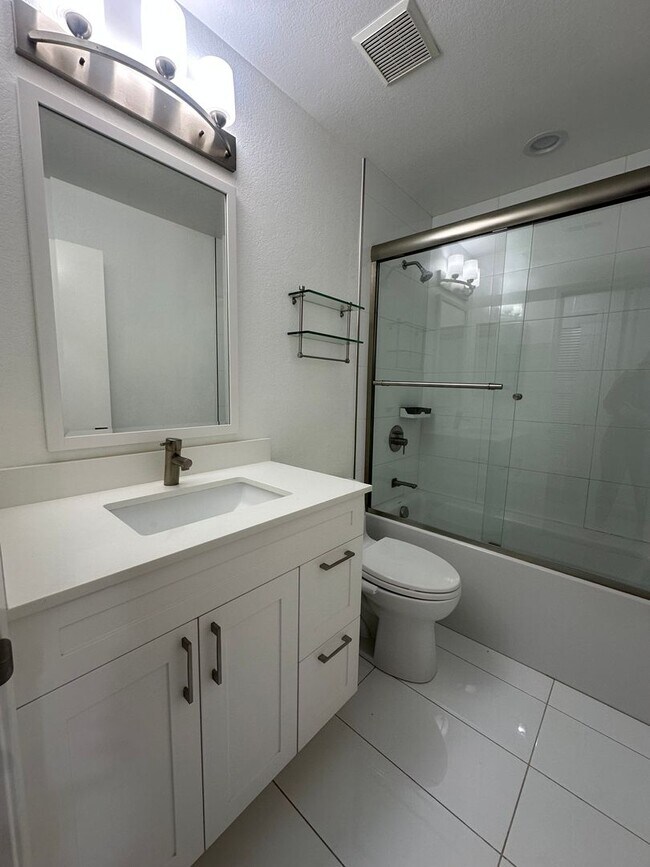 Foto del edificio - Modern 2 Bedroom 2 Bath !