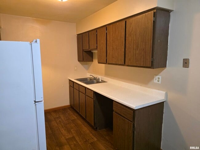 Building Photo - 1300 W Jeth Ct