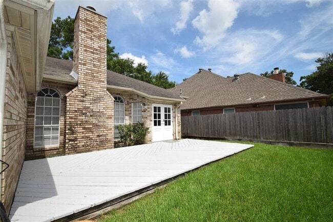 Building Photo - 1322 W Forest Dr
