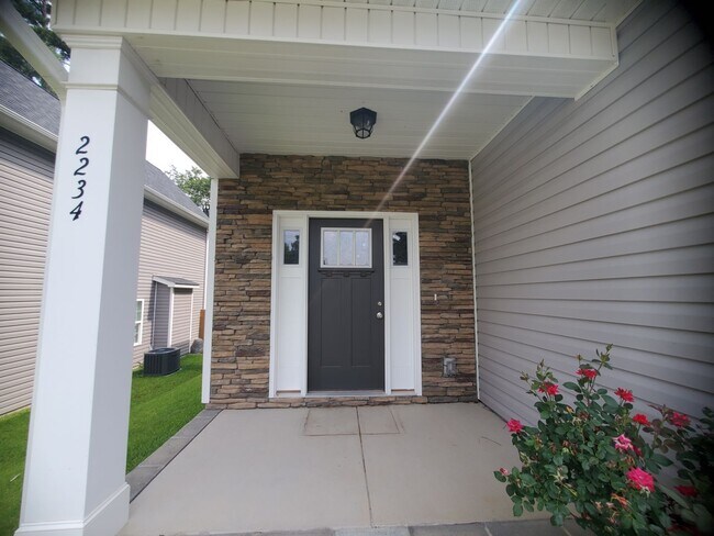 Foto del edificio - 2234 Westdale Dr