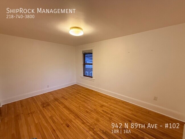 Foto del edificio - 942 89th Ave W