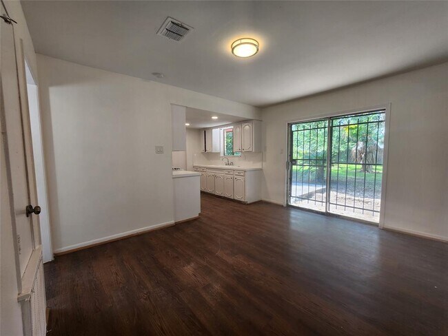 Building Photo - 1602 W Gulf Bank Rd