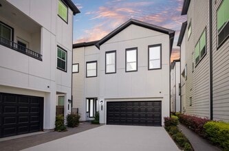 Building Photo - 2718 Grand Fountains Dr