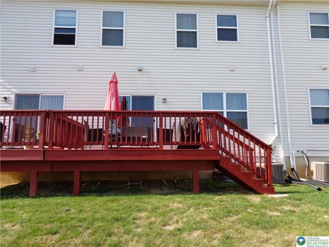 Building Photo - 972 King Way