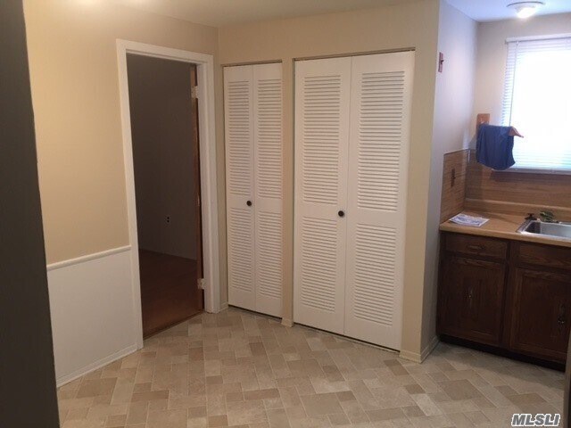 Building Photo - 452 Birchwood Rd