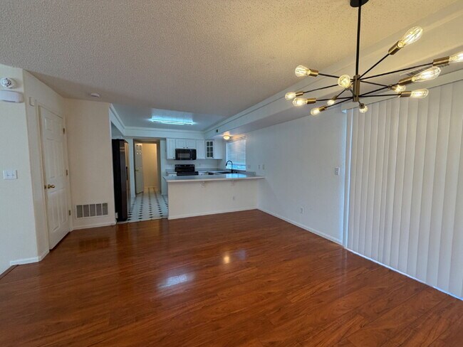 Building Photo - Beautiful Home with Open Floor Plan, Spacious Loft & Private Fenced Yard!!