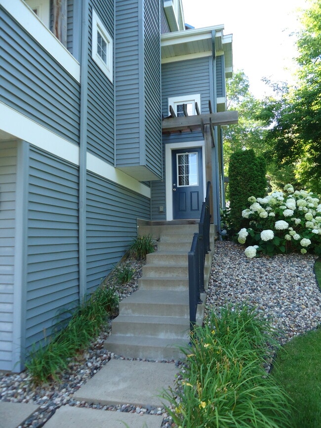 Building Photo - 15645 24th Ave N