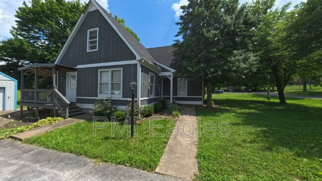 Building Photo - 504 Willow Ln