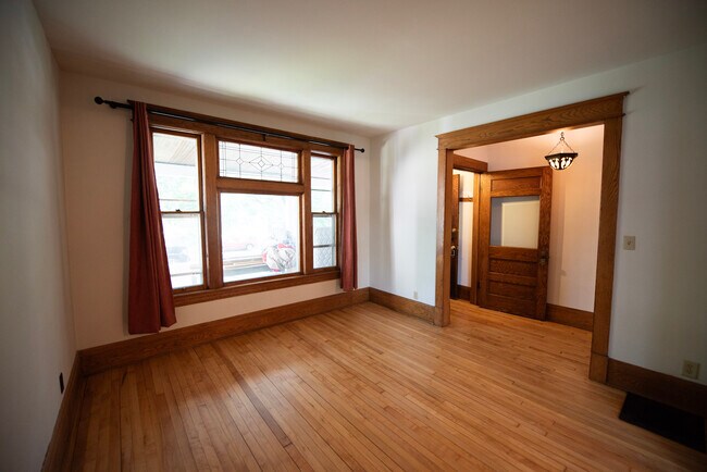 Foto del edificio - 1871 Carroll Ave