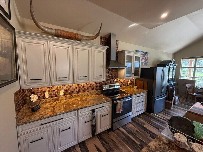 Building Photo - 2403 Bottoms East Rd