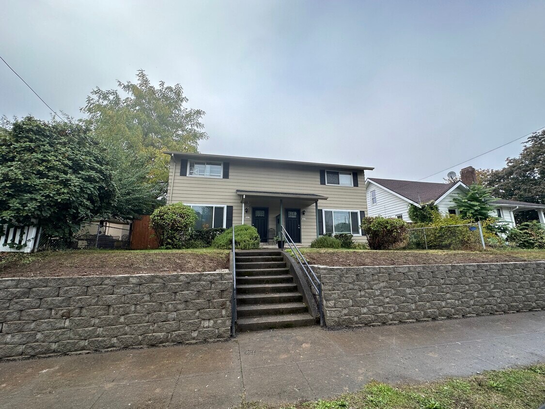 Foto principal - 3827 N Vancouver Ave