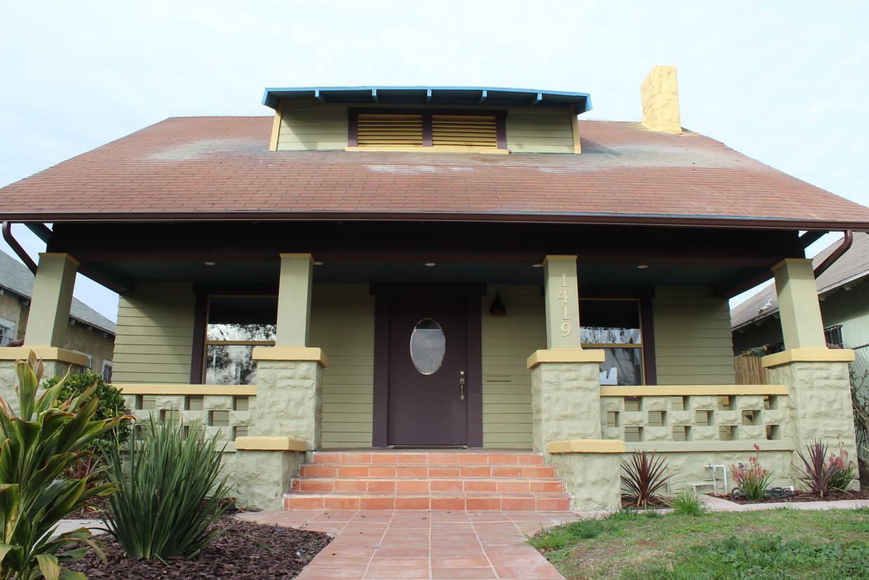 1419 Rolland Curtis Pl, Los Angeles, CA 90062 House Rental in Los