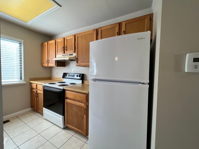 Building Photo - 2 Bedroom Townhouse close to Ft. Carson