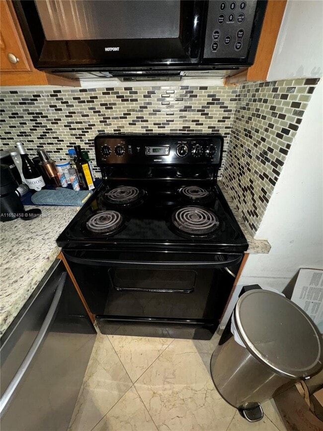 Building Photo - 825 Brickell Bay Dr