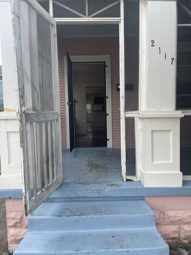 Front Door - 2117 Dante St