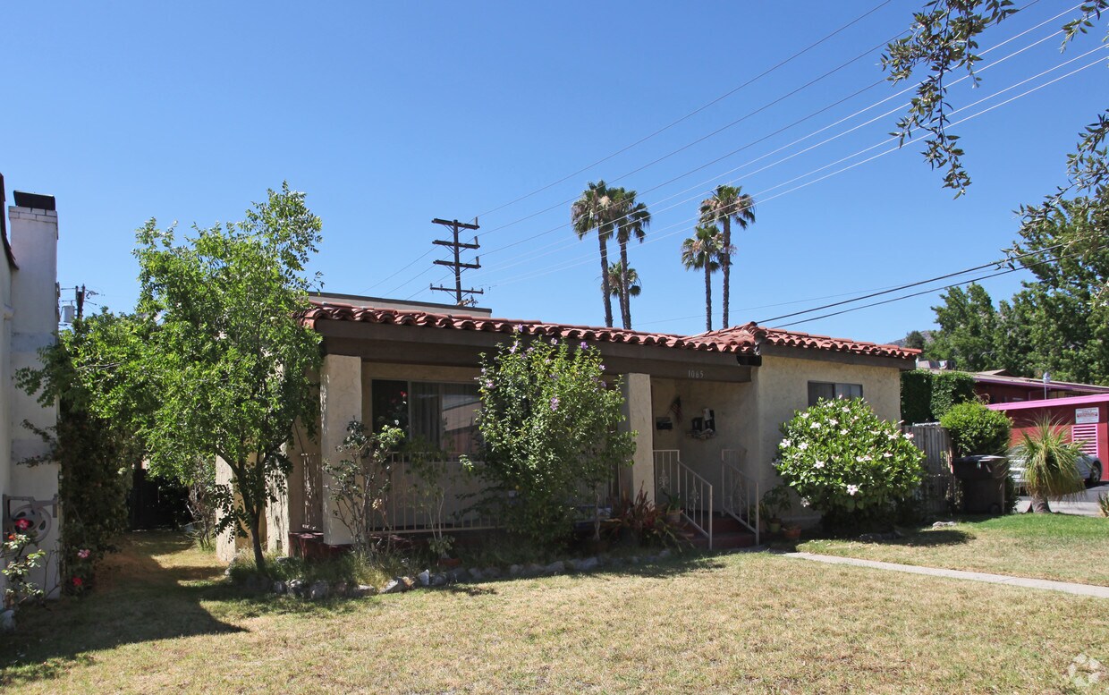 Building Photo - 1065 Davis Ave