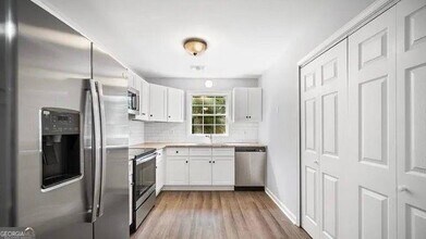 Building Photo - 558 Manning Rd SW