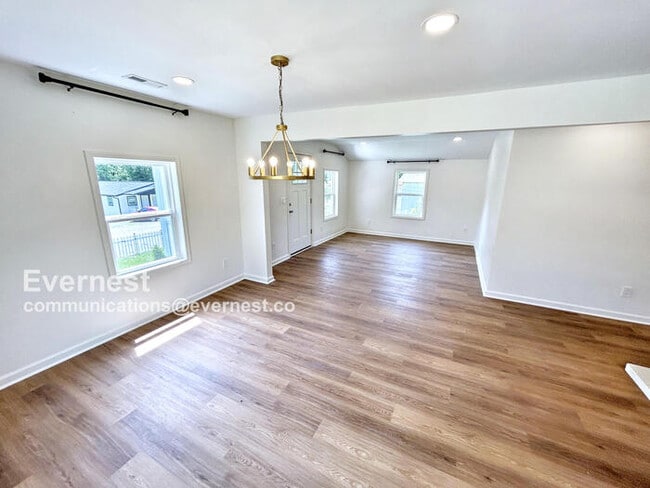 Building Photo - 1121 Lawley St