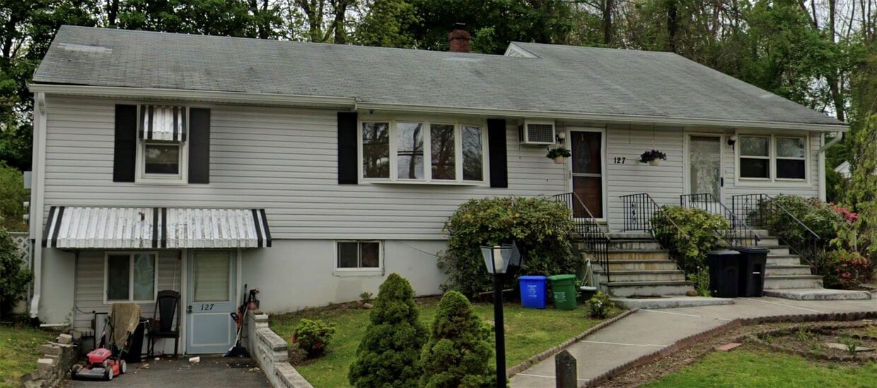 Primary Photo - 127 Jay St