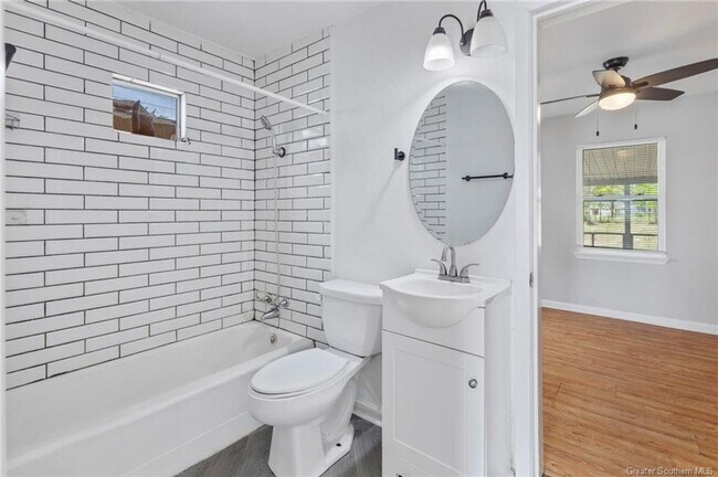 Foto del edificio - Home for rent in Sulphur - HALF OFF FIRST ...