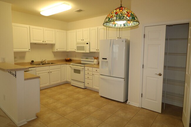 Foto del edificio - 6901 Hanesbrook Cir