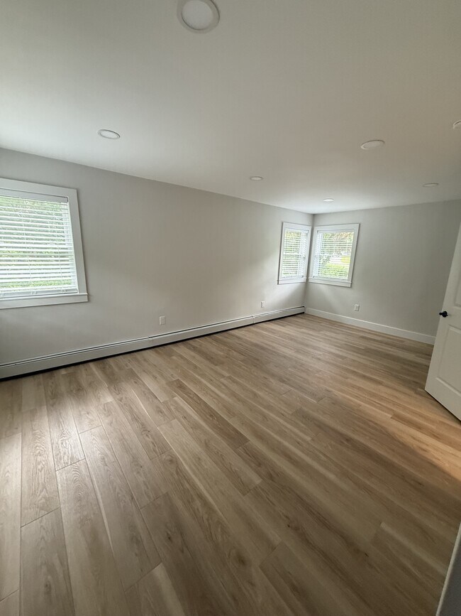 Building Photo - 1050 Lucas Ave Ext