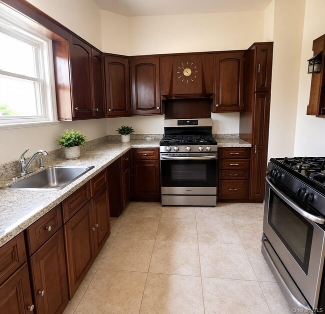 Building Photo - 247 Nuber Ave