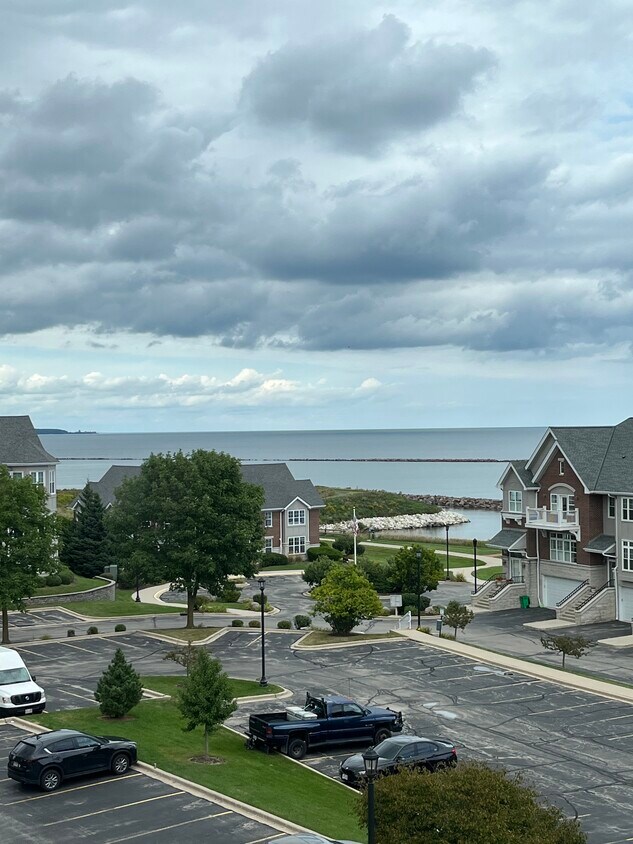 Lake front condo rental - 3872 S Lake Dr